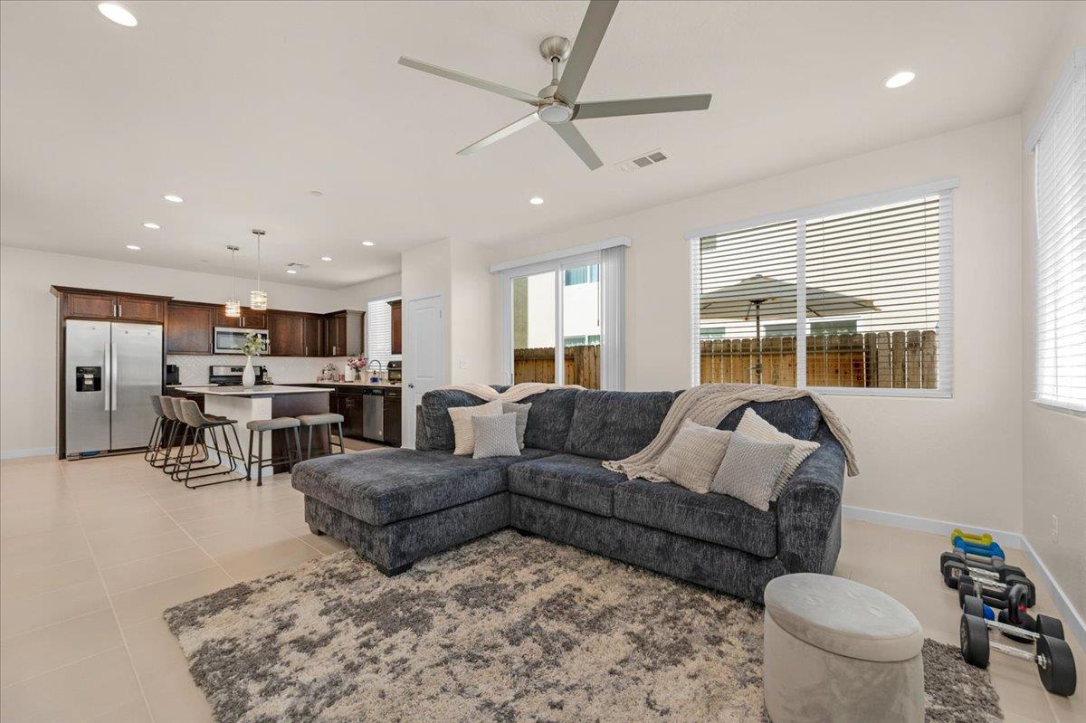 841 Corazon Avenue Clovis, CA 93619 - Photo 14 of 48