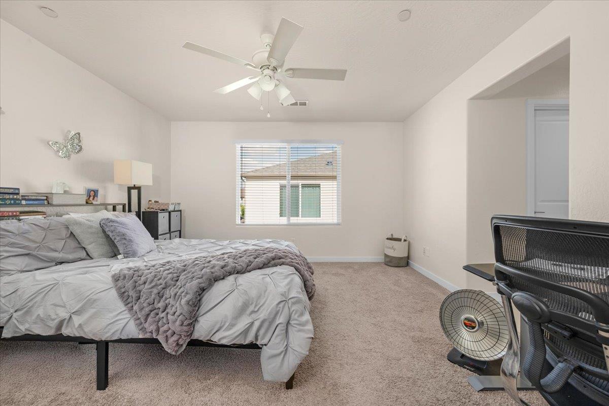 841 Corazon Avenue Clovis, CA 93619 - Photo 27 of 48