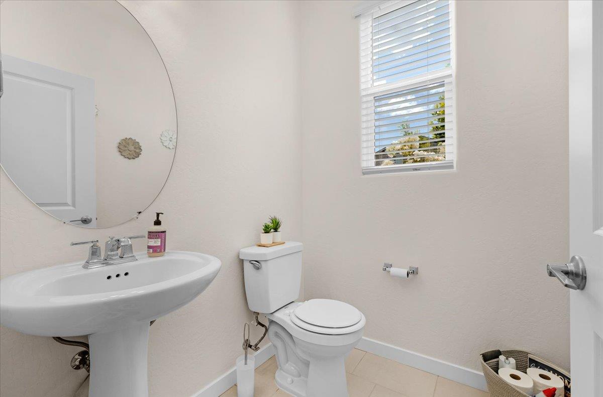 841 Corazon Avenue Clovis, CA 93619 - Photo 3 of 48