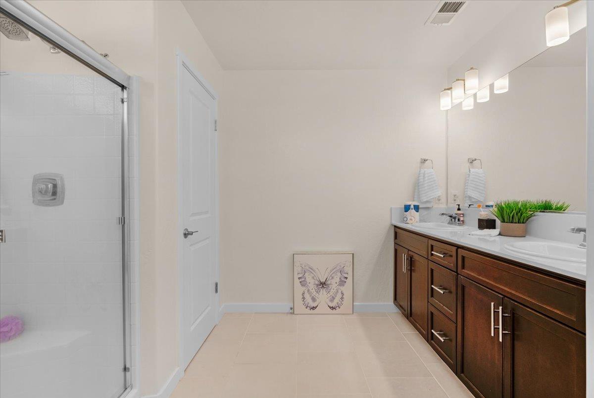 841 Corazon Avenue Clovis, CA 93619 - Photo 32 of 48