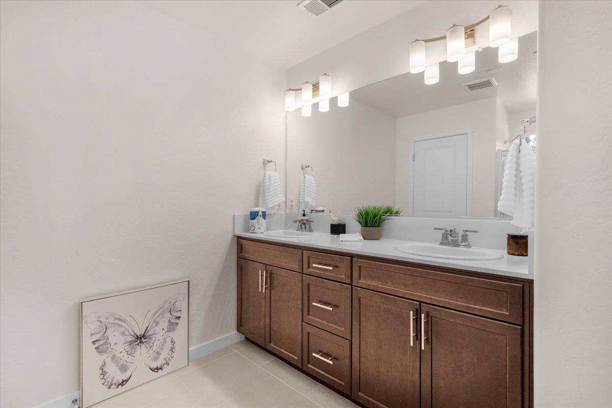 841 Corazon Avenue Clovis, CA 93619 - Photo 33 of 48