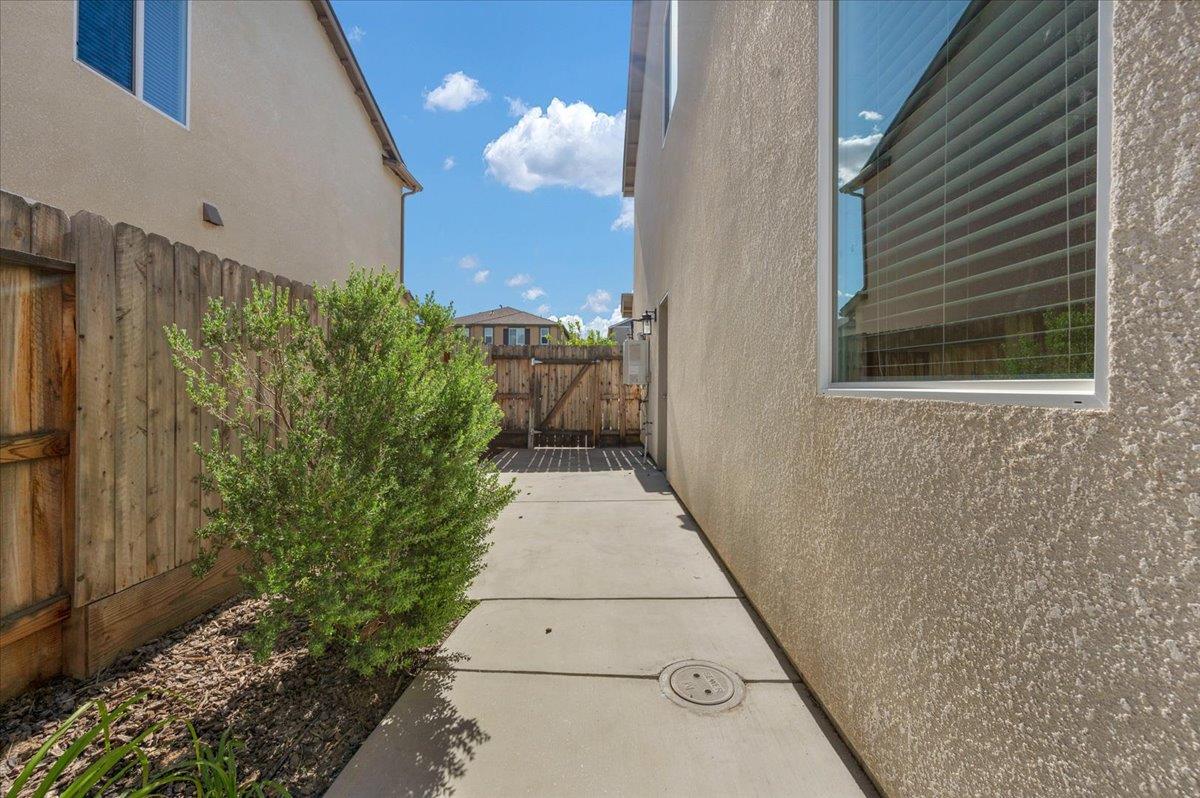 841 Corazon Avenue Clovis, CA 93619 - Photo 40 of 48