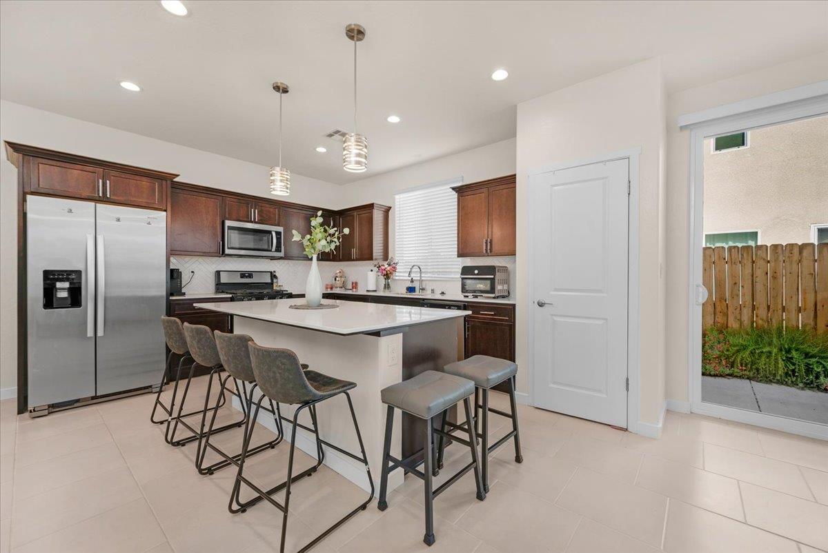 841 Corazon Avenue Clovis, CA 93619 - Photo 7 of 48