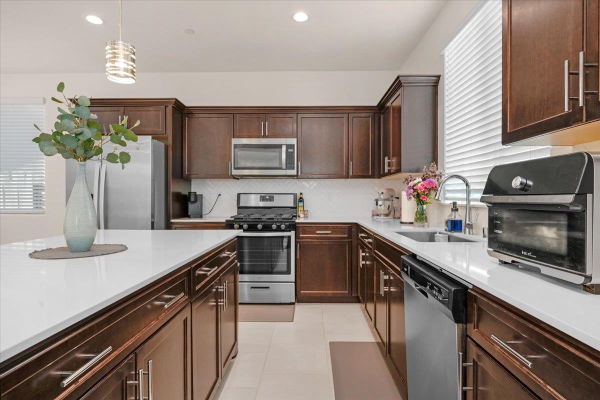 841 Corazon Avenue Clovis, CA 93619 - Photo 8 of 48