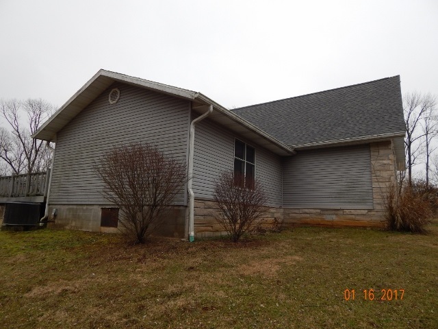 627 Pinhook Road Bedford, IN 47421 - Photo 4 of 27