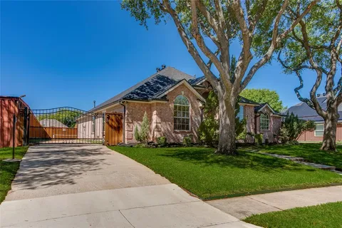 $439,000 | 3413 Lake Highlands Drive, Rowlett, TX 75088