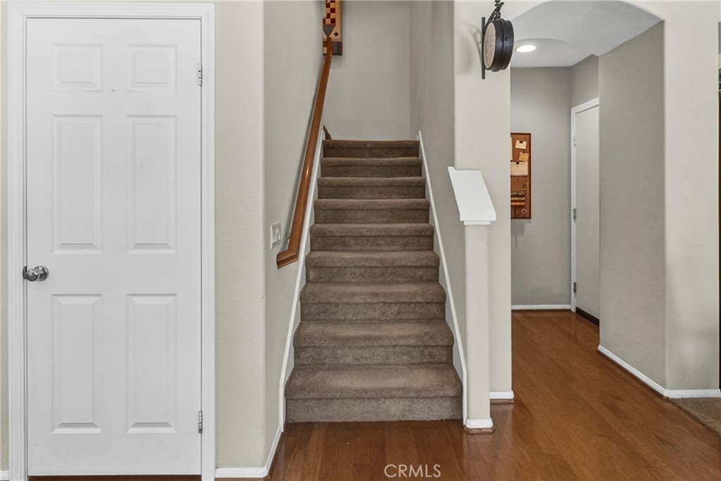22262 Trinity Place Saugus, CA 91390 - Photo 39 of 76 Stairs