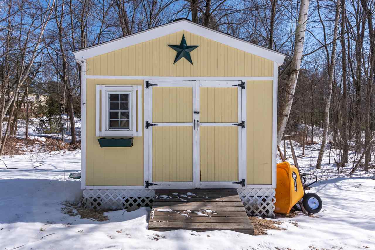 554 Mammoth Road Pelham, NH 03076 - Photo 31 of 38