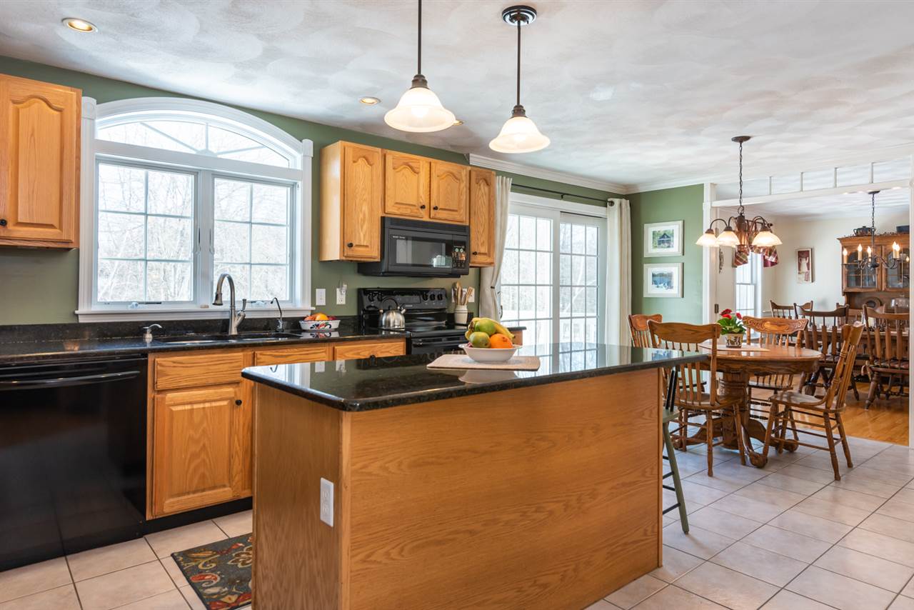 554 Mammoth Road Pelham, NH 03076 - Photo 34 of 38