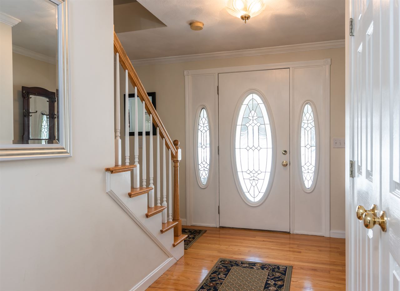 554 Mammoth Road Pelham, NH 03076 - Photo 7 of 38