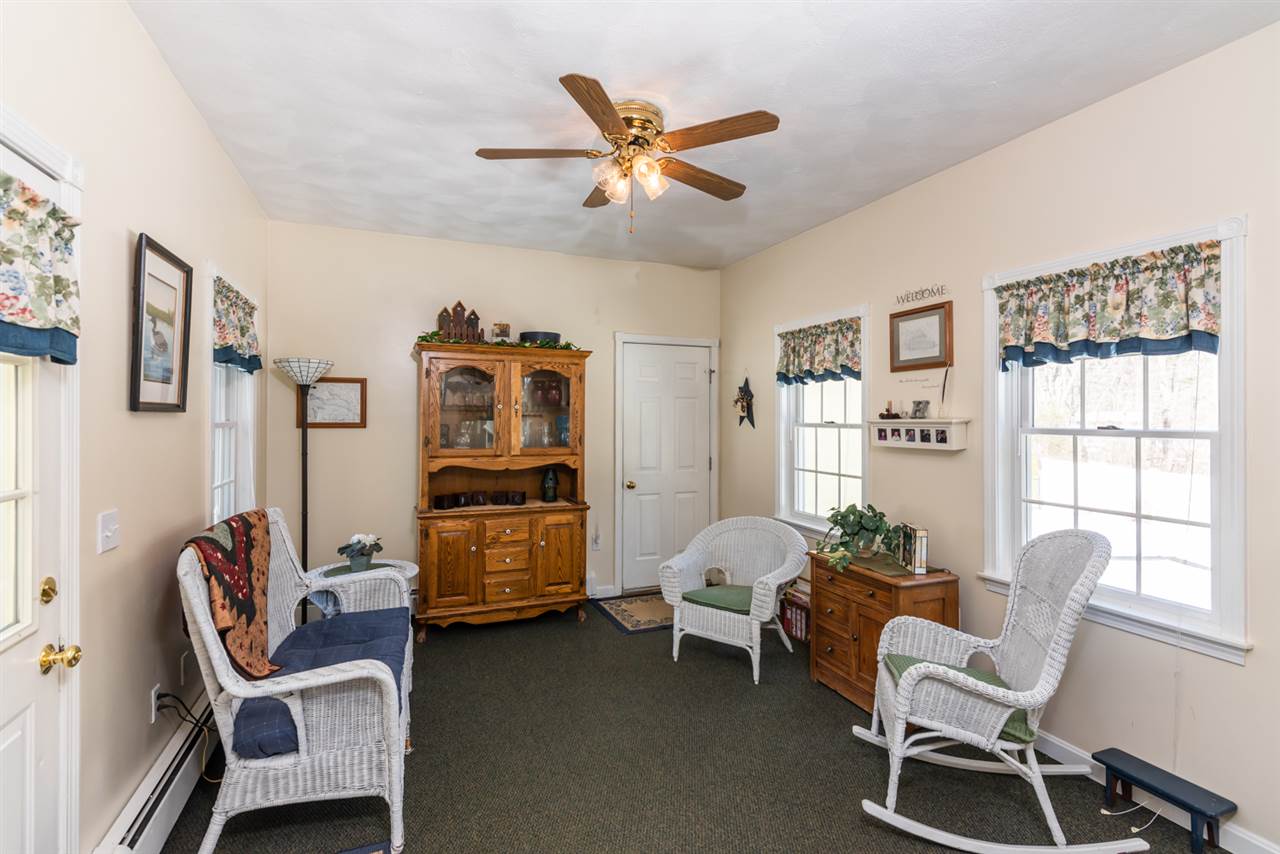 554 Mammoth Road Pelham, NH 03076 - Photo 8 of 38