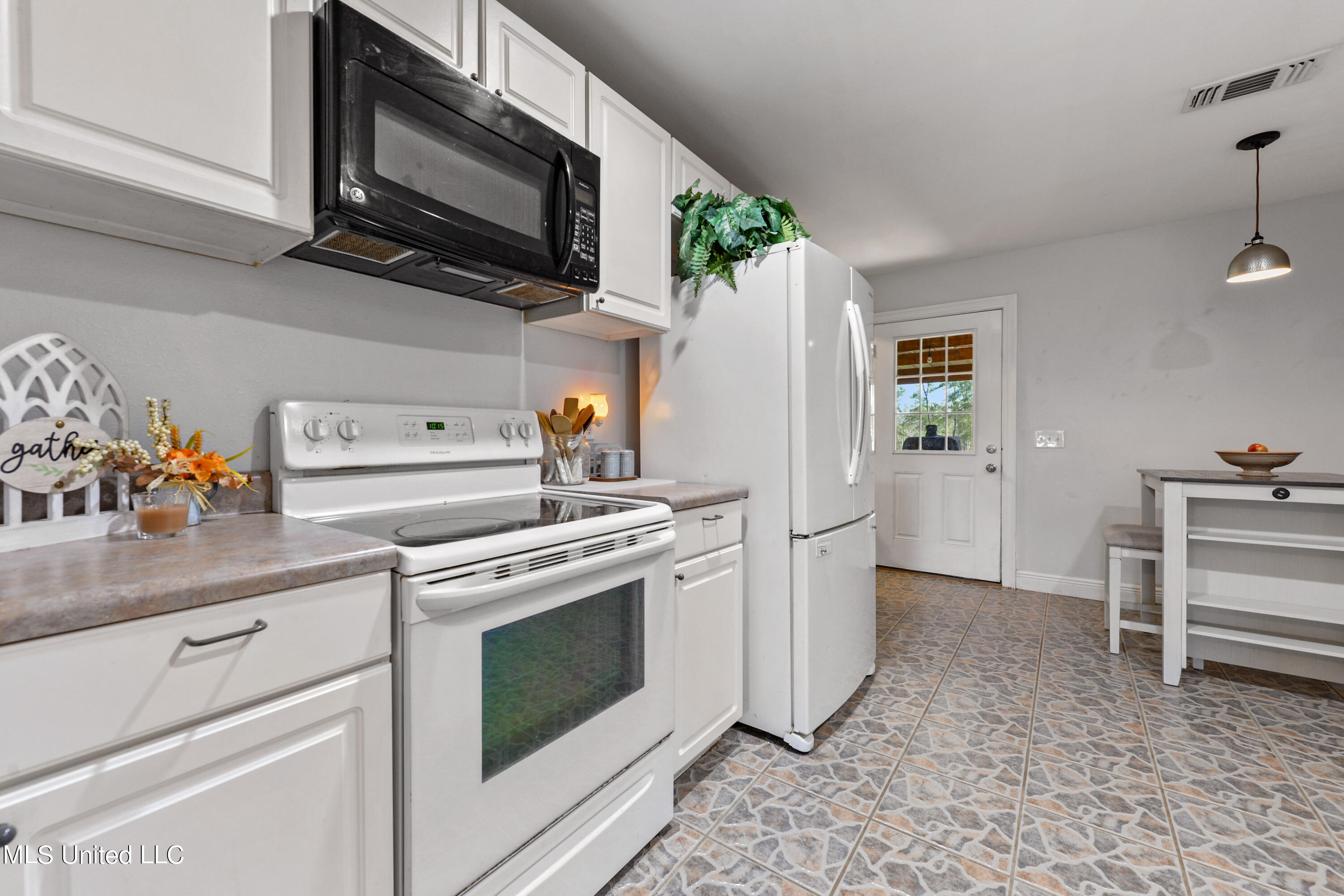15 R Moran Road McHenry, MS 39561 - Photo 6 of 29 006