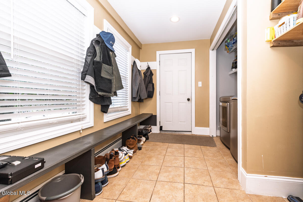 124 Gi Road Guilderland, NY 12009 - Photo 21 of 34 Mud Room