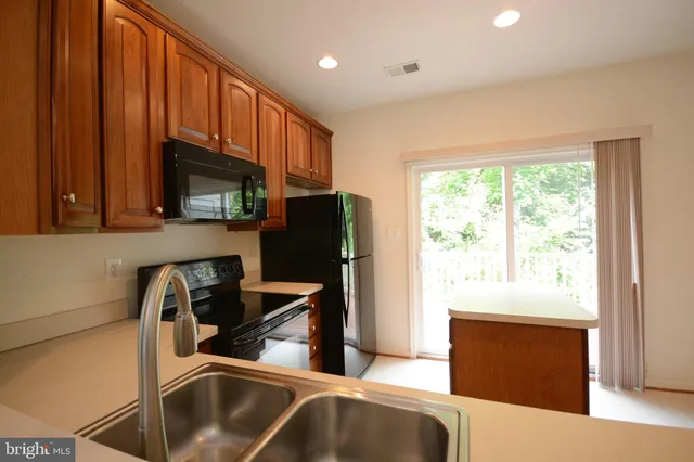 $2,000 | 6506 J Wiltshire Drive, Unit 201, Frederick, MD 21703