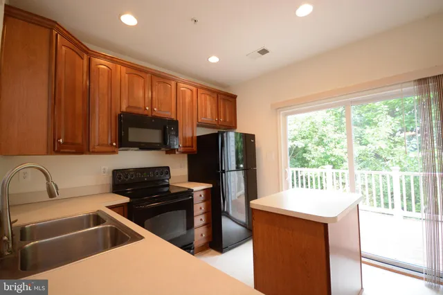 $2,000 | 6506 J Wiltshire Drive, Unit 201, Frederick, MD 21703