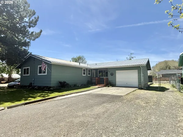 $224,900 | 610 Northwest Bridge Street, John Day, OR 97845