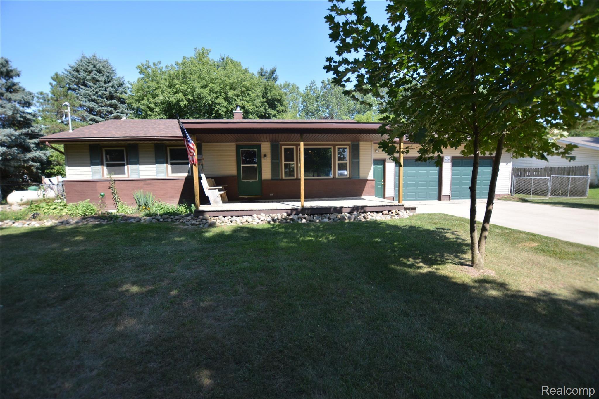 10915 South New Lothrop Road Durand, MI 48429 - Photo 2 of 28 DSC_0157.JPG