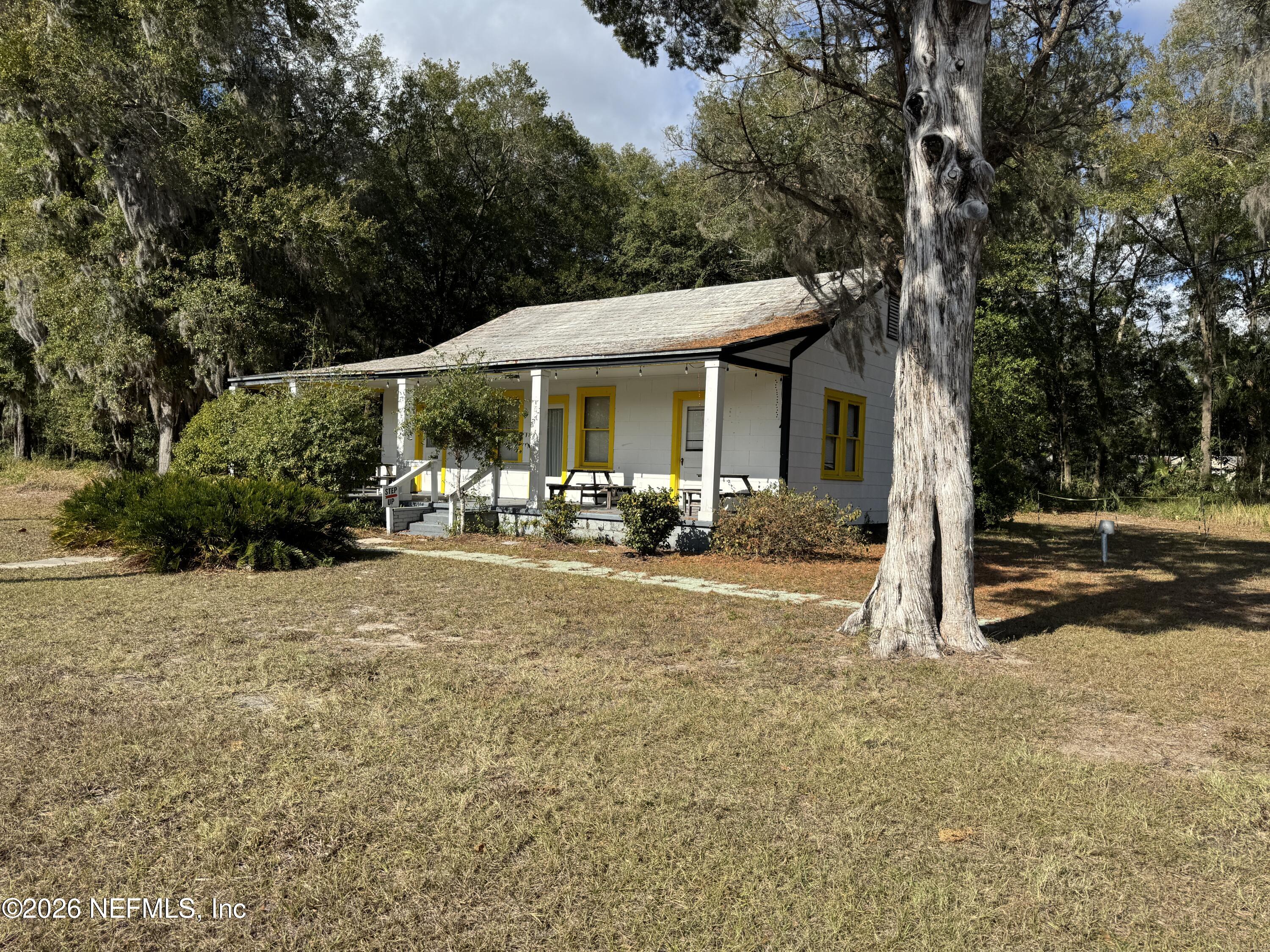 1042 Highway 20 Interlachen, FL 32148 - Photo 4 of 10 a front view of a house with garden