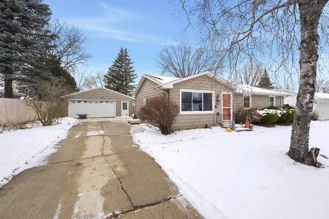 $289,900 | 1003 Cedar Street, Little Chute, WI 54140