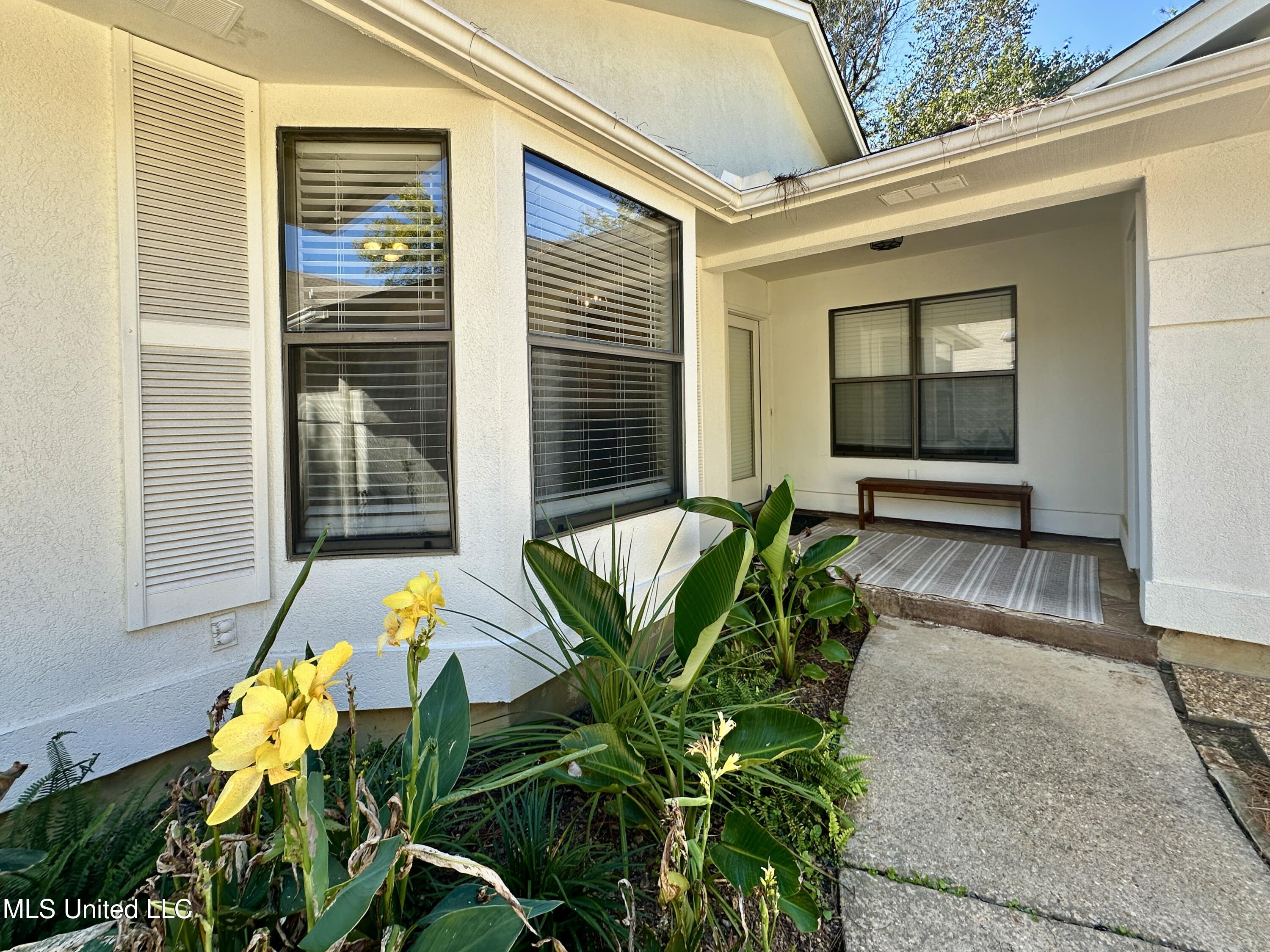 157 Caribbean Cove Clinton, MS 39056 - Photo 12 of 39 Bay window
