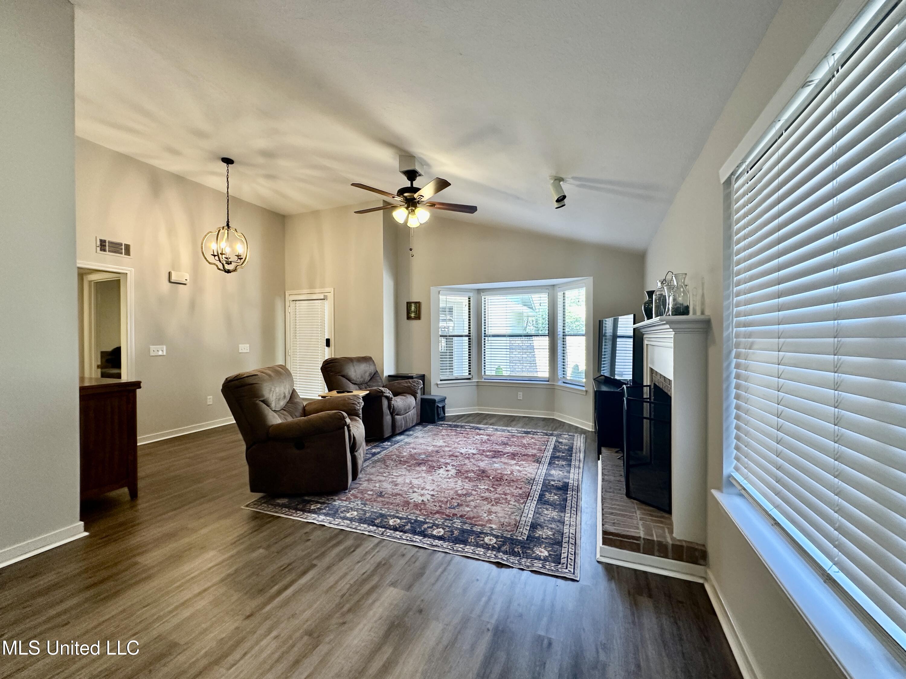 157 Caribbean Cove Clinton, MS 39056 - Photo 16 of 39 Gathering room