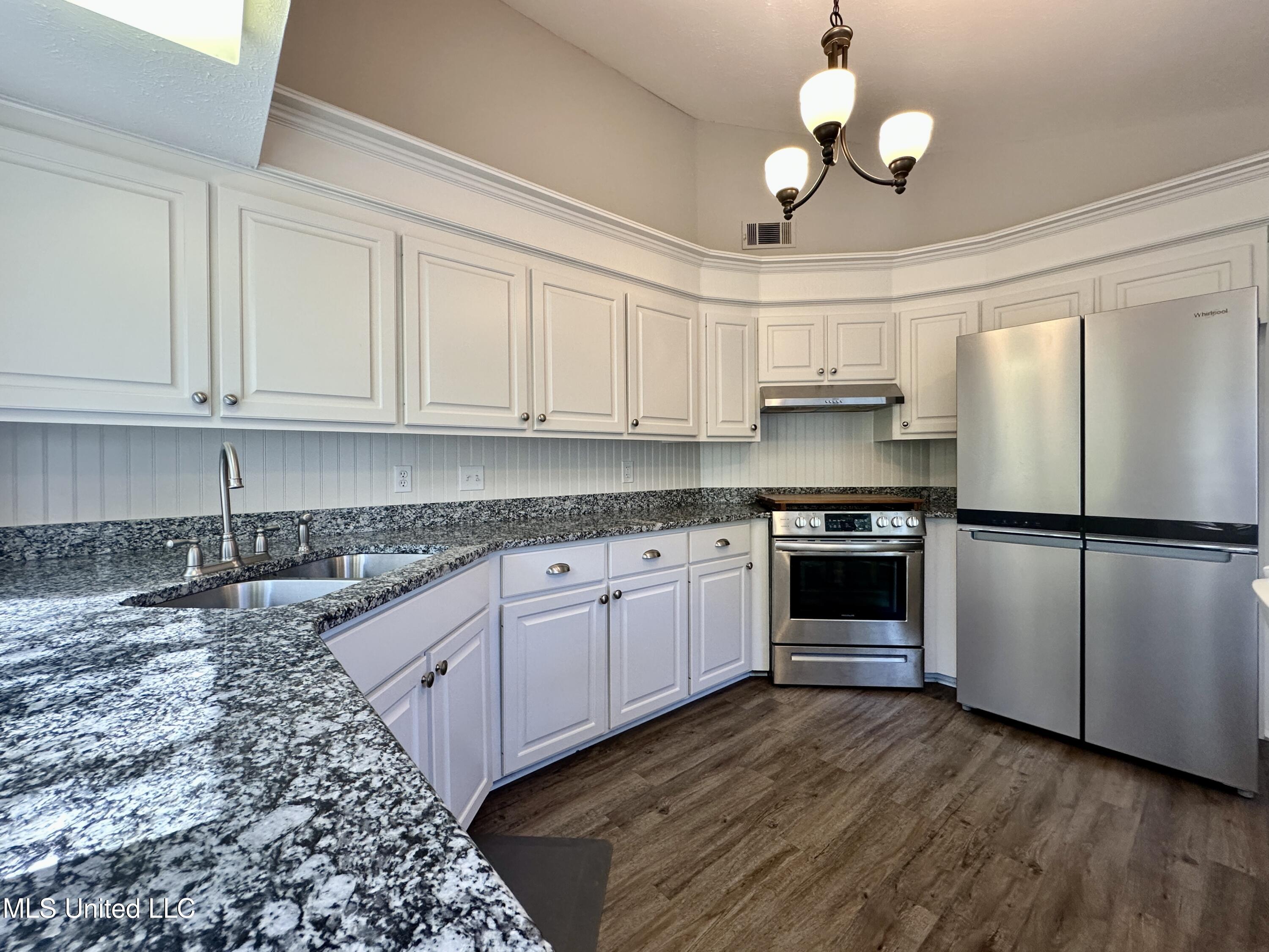 157 Caribbean Cove Clinton, MS 39056 - Photo 21 of 39 Kitchen