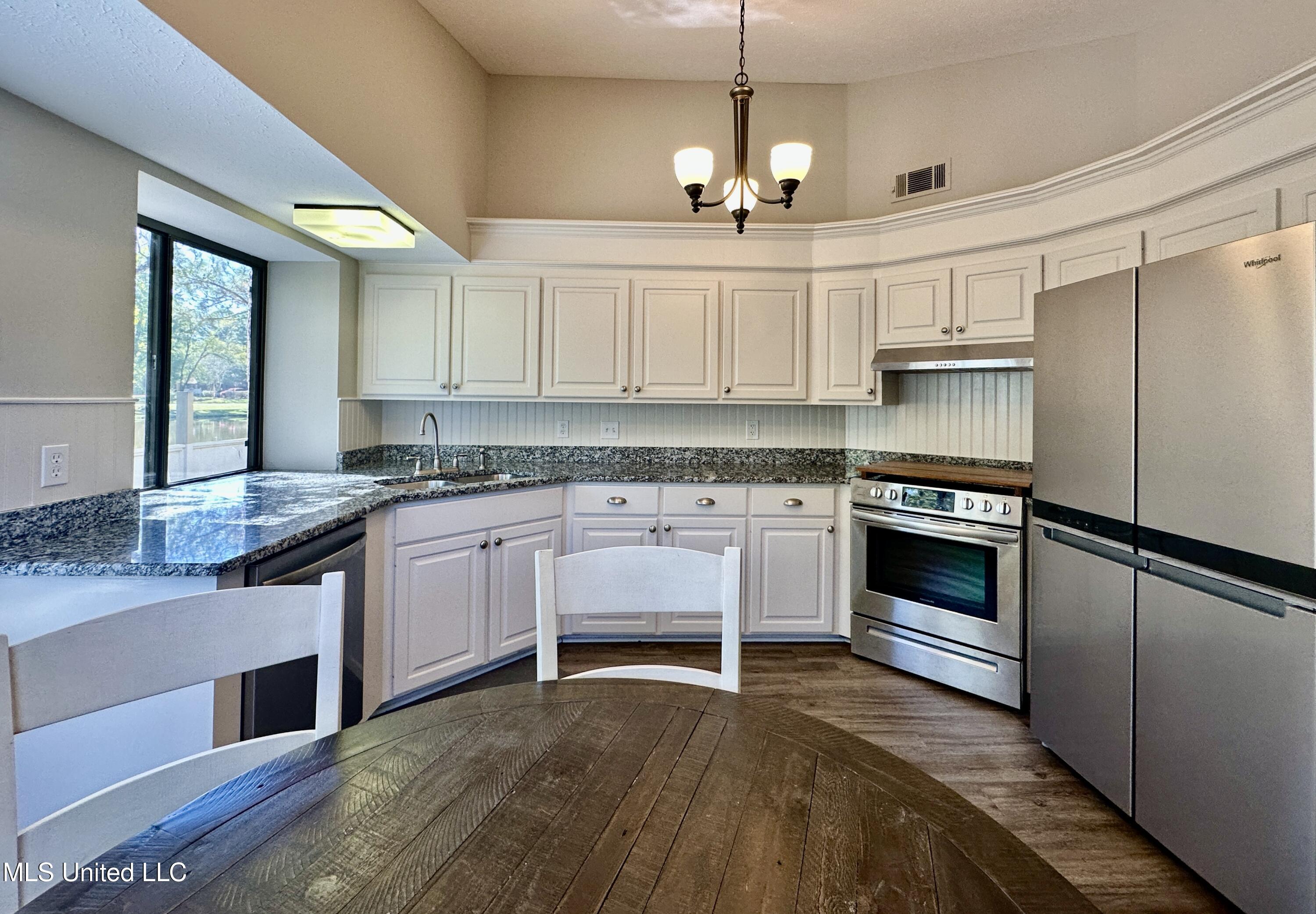 157 Caribbean Cove Clinton, MS 39056 - Photo 22 of 39 Kitchen
