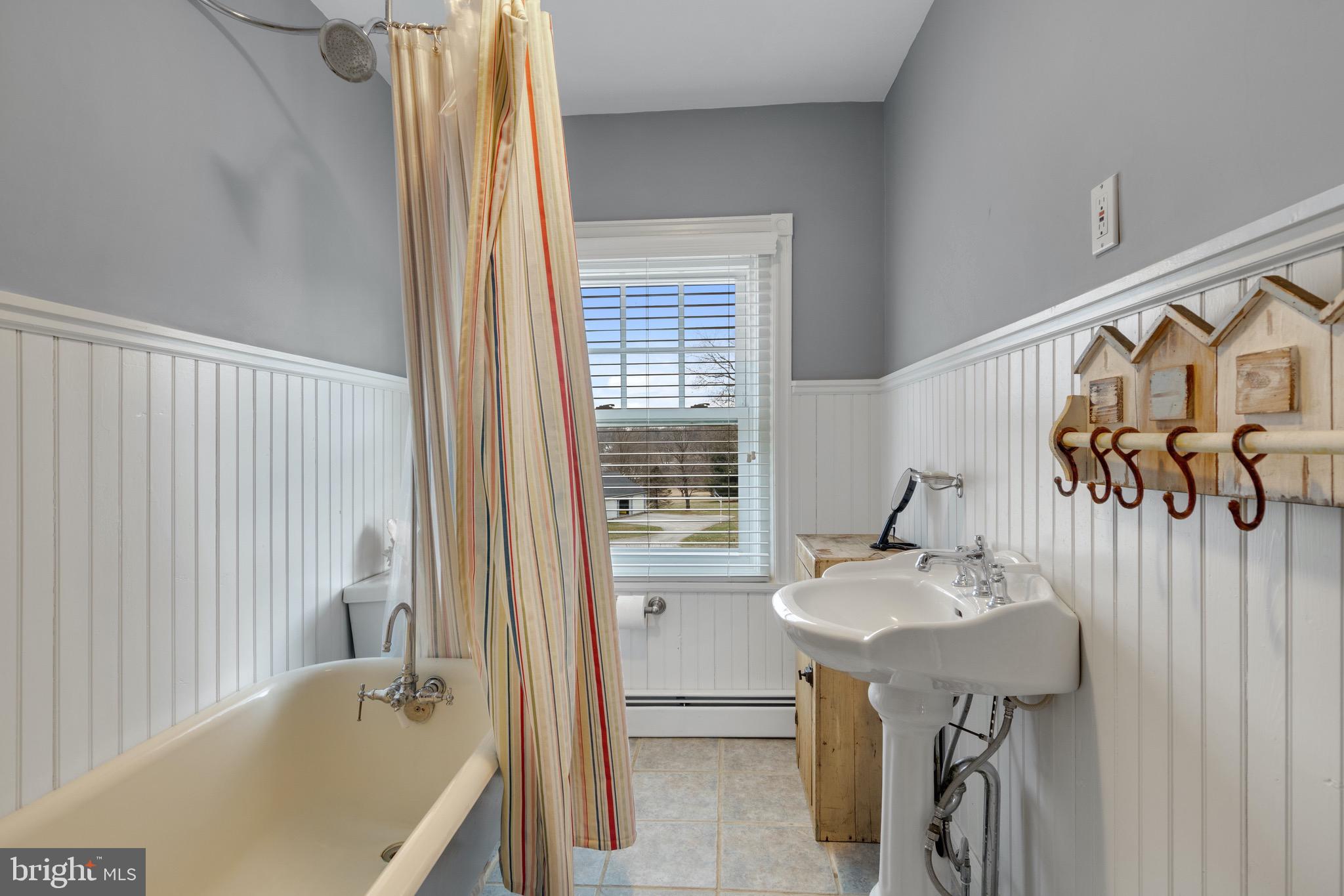 1571 North Valley Road Malvern, PA 19355 - Photo 53 of 93 Full bath on 3rd floor with claw foot tub!