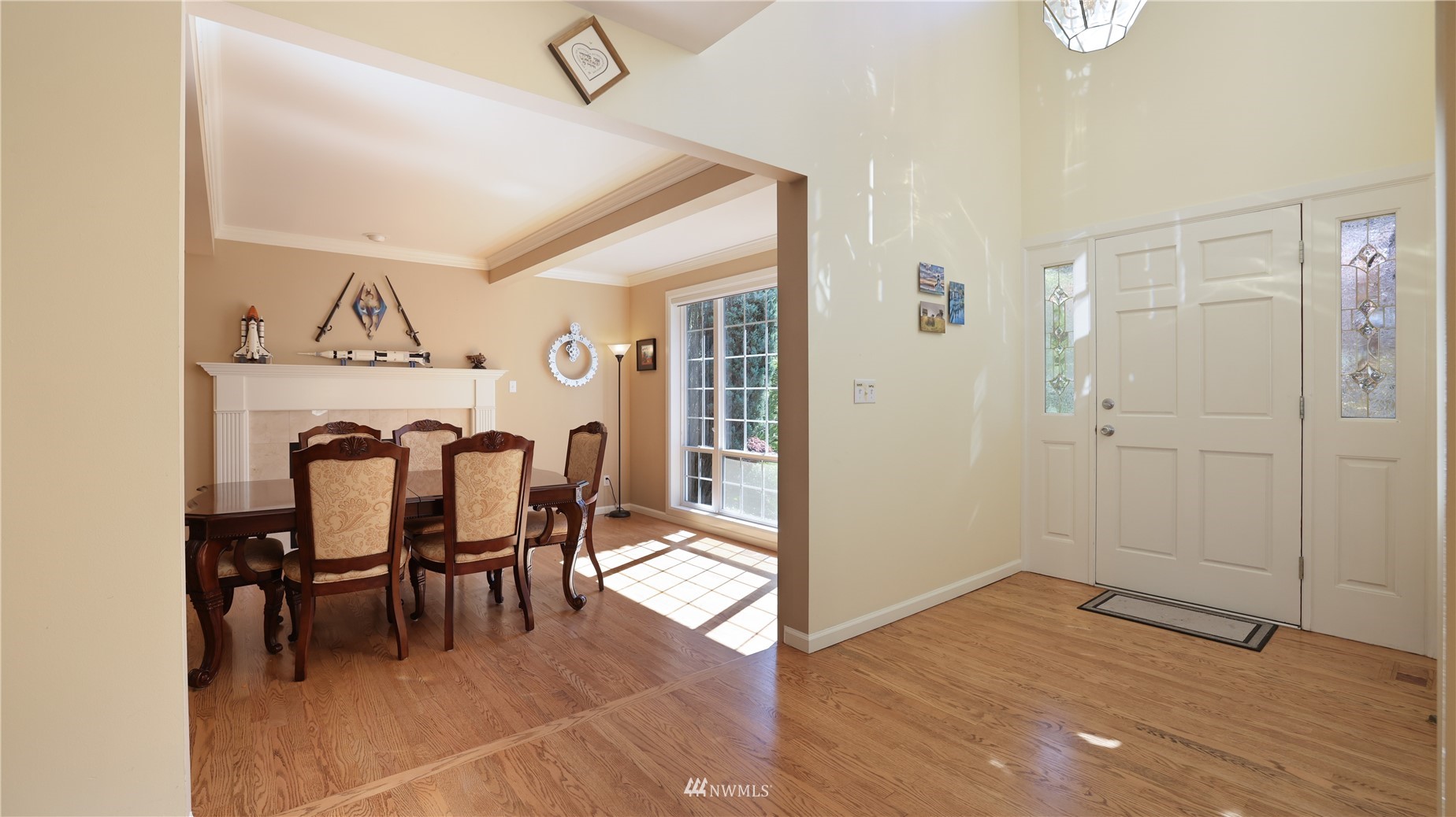 16038 Southeast 125th Street Renton, WA 98059 - Photo 14 of 34 a view of a livingroom with furniture and entryway