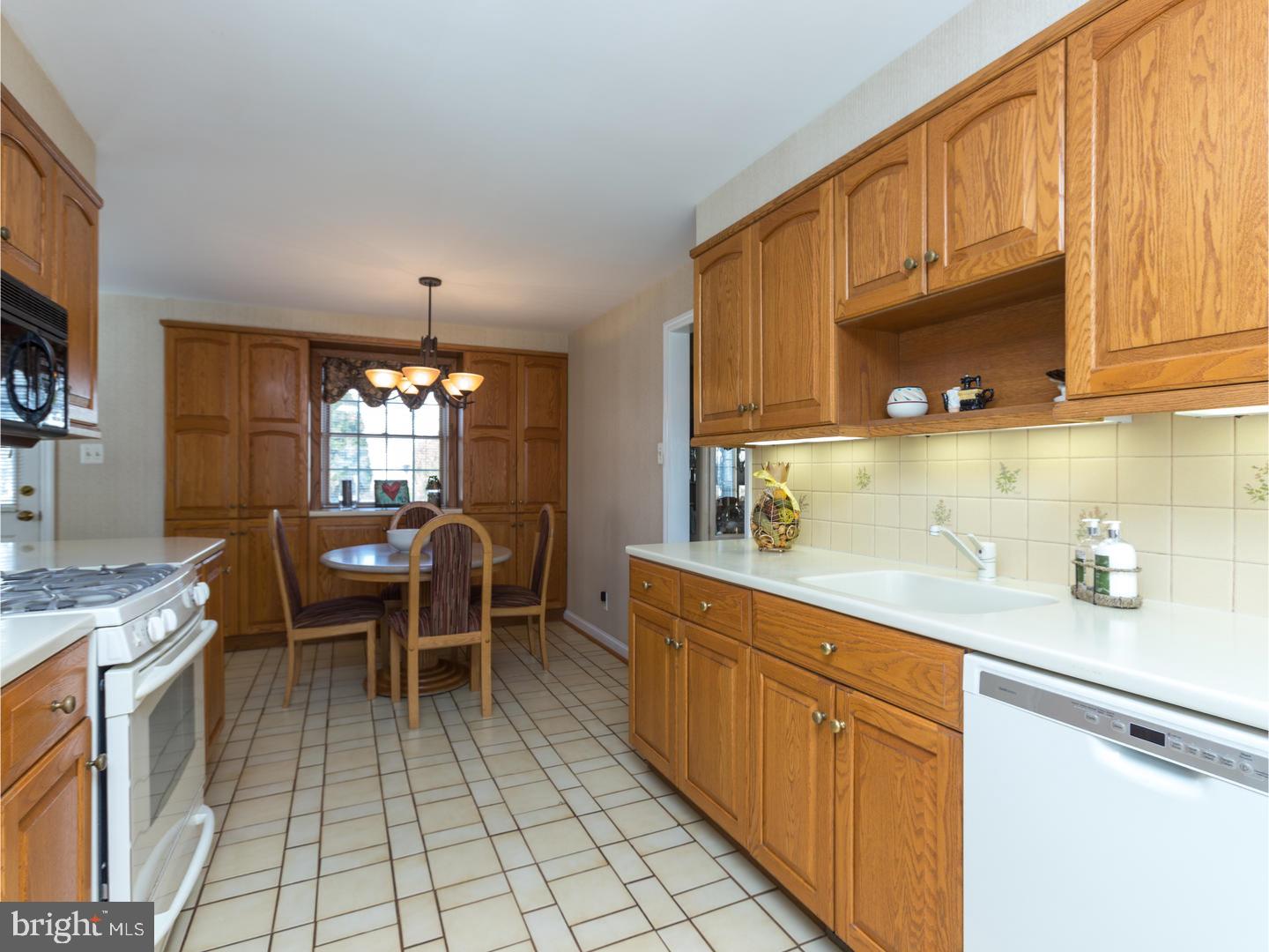 578 Sheffield Drive Springfield, PA 19064 - Photo 8 of 25 Kitchen