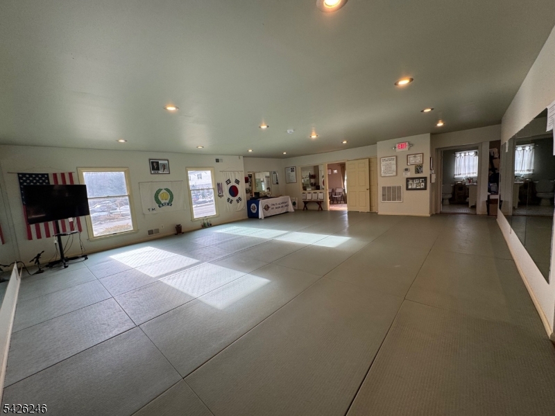 630 Valley Road Gillette, NJ 07933 - Photo 10 of 30