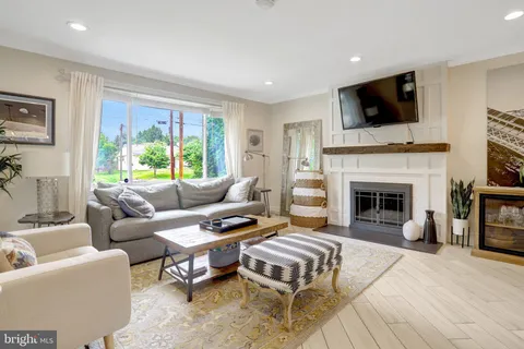 $775,000 | 7505 Hogarth Street, Springfield, VA 22151