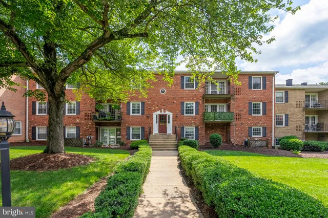 $235,000 | 3975 Lyndhurst Drive, Unit 103, Fairfax, VA 22031