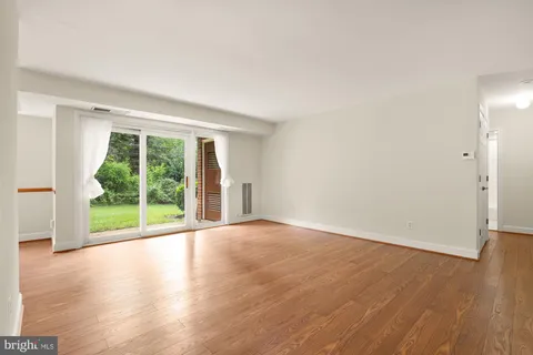 $235,000 | 3975 Lyndhurst Drive, Unit 103, Fairfax, VA 22031