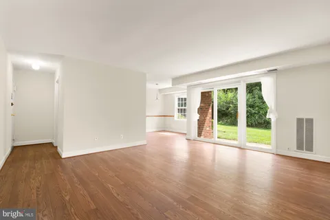 $235,000 | 3975 Lyndhurst Drive, Unit 103, Fairfax, VA 22031