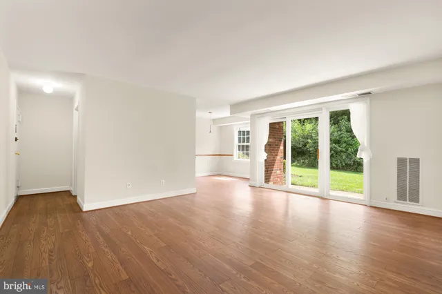 $235,000 | 3975 Lyndhurst Drive, Unit 103, Fairfax, VA 22031