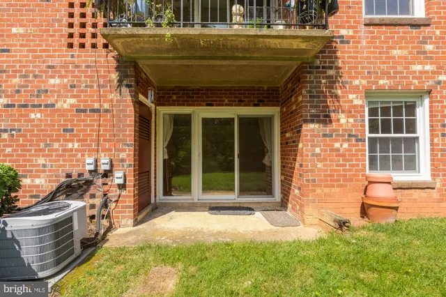 $235,000 | 3975 Lyndhurst Drive, Unit 103, Fairfax, VA 22031