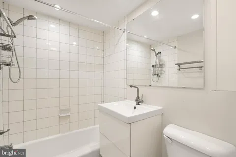 $235,000 | 3975 Lyndhurst Drive, Unit 103, Fairfax, VA 22031