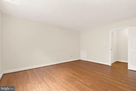 $235,000 | 3975 Lyndhurst Drive, Unit 103, Fairfax, VA 22031