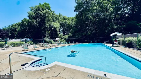 $235,000 | 3975 Lyndhurst Drive, Unit 103, Fairfax, VA 22031