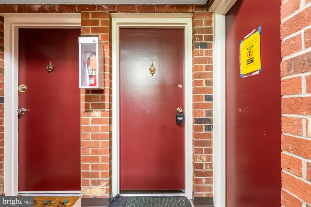 $235,000 | 3975 Lyndhurst Drive, Unit 103, Fairfax, VA 22031