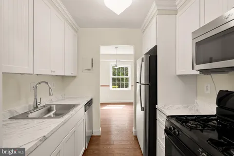 $235,000 | 3975 Lyndhurst Drive, Unit 103, Fairfax, VA 22031