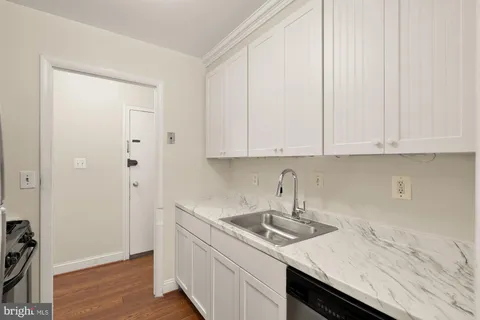 $235,000 | 3975 Lyndhurst Drive, Unit 103, Fairfax, VA 22031