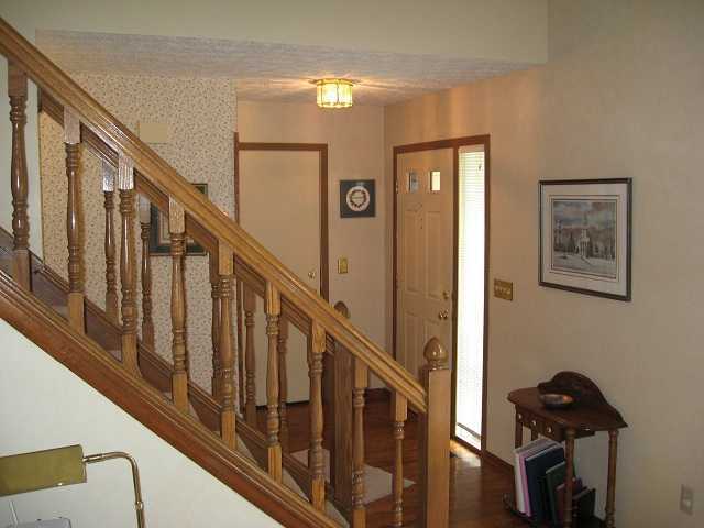 149 Midhurst Road Columbus, OH 43230 - Photo 4 of 19