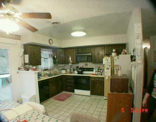 10 Primrose Road McDonald, PA 15057 - Photo 3 of 8 Kitchen.