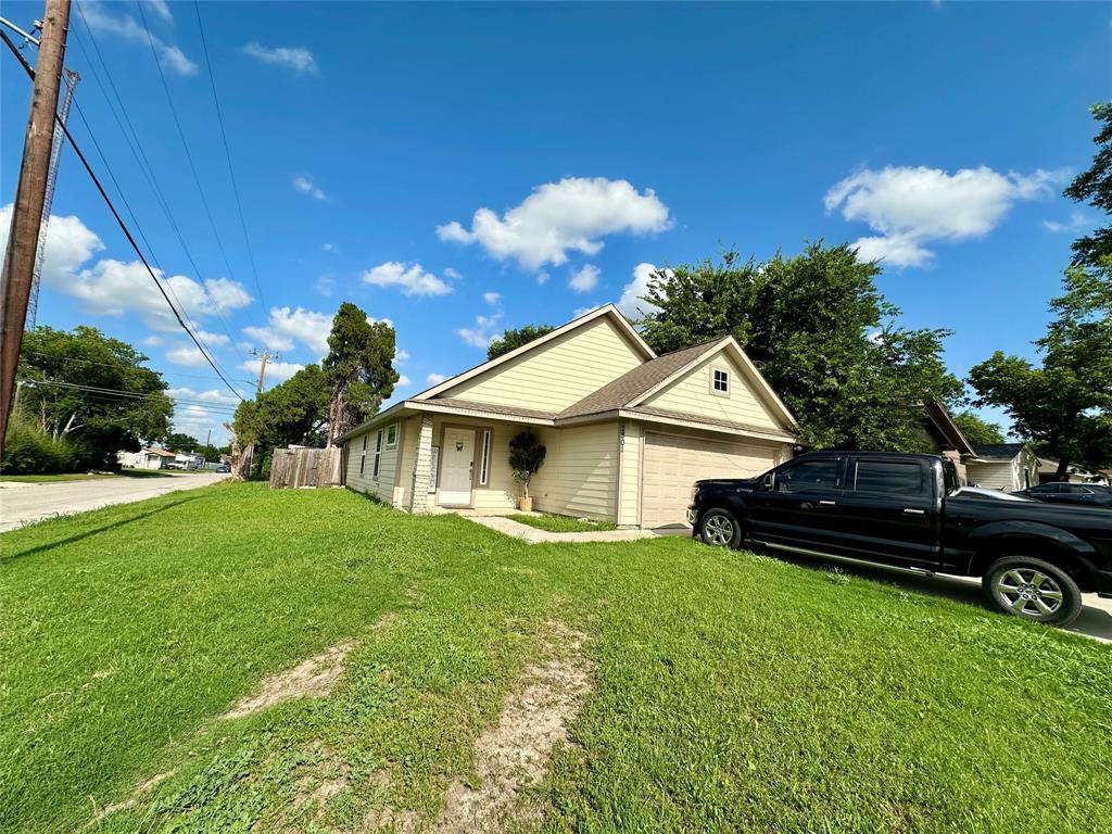 2801 Stuart Drive Fort Worth, TX 76104 - Photo 2 of 39 a house view with a garden space