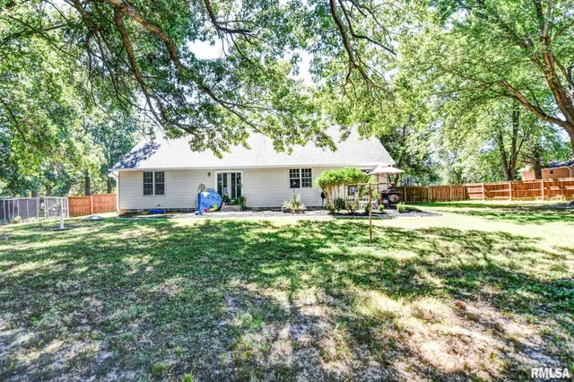 $250,000 | 3415 Lincoln Trail, Taylorville, IL 62568