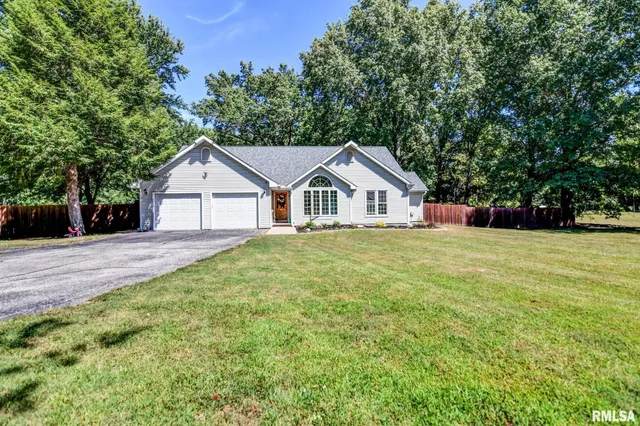 $250,000 | 3415 Lincoln Trail, Taylorville, IL 62568