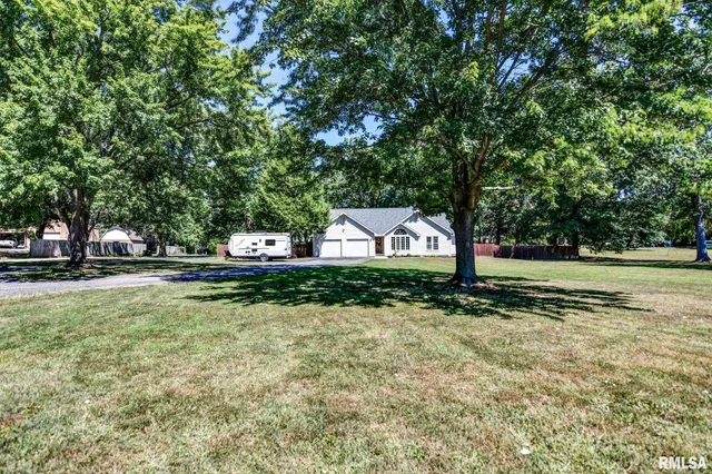 $250,000 | 3415 Lincoln Trail, Taylorville, IL 62568