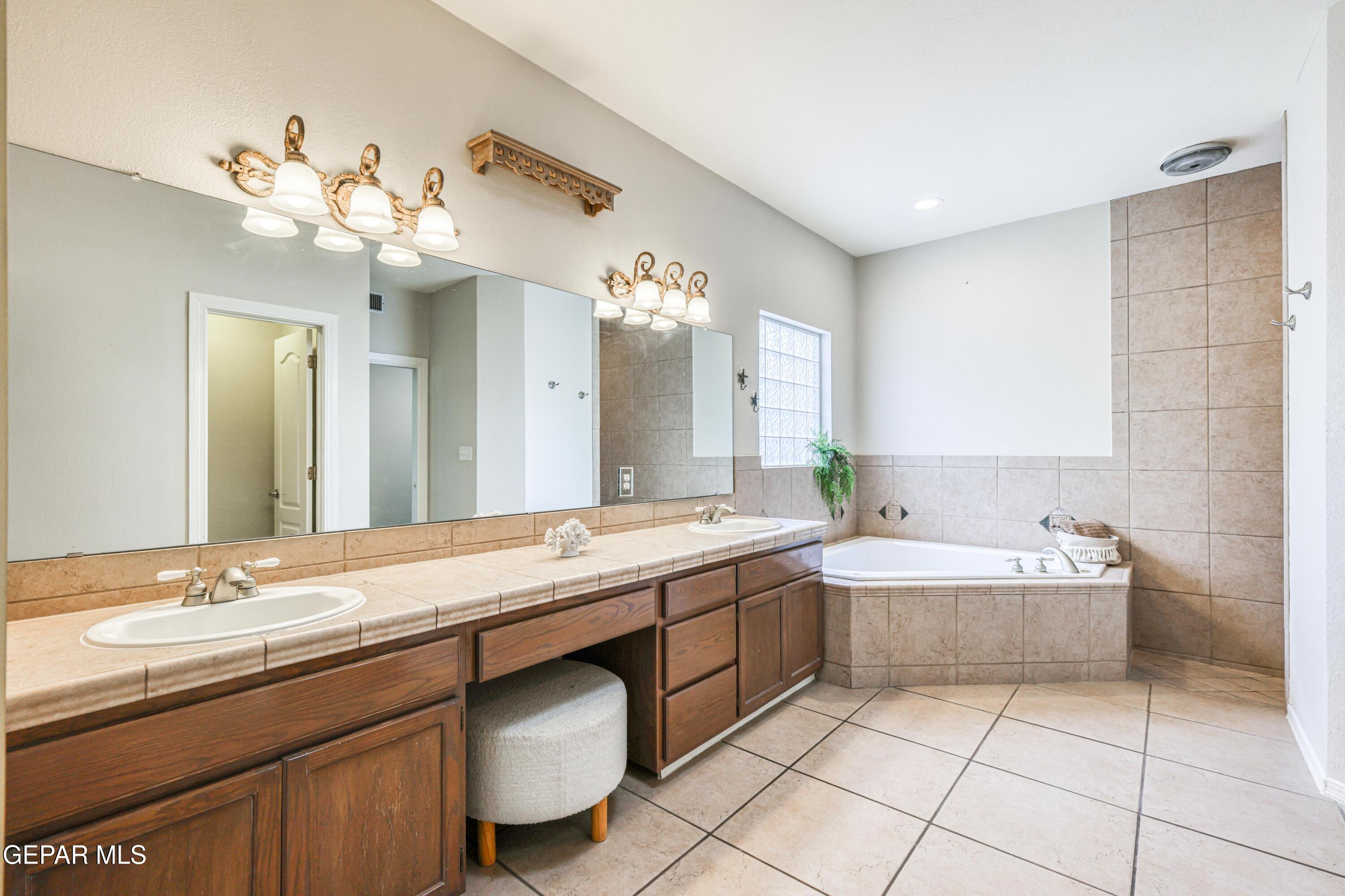 6697 Legacy Ridge Way El Paso, TX 79912 - Photo 36 of 51 362A1944_HDR
